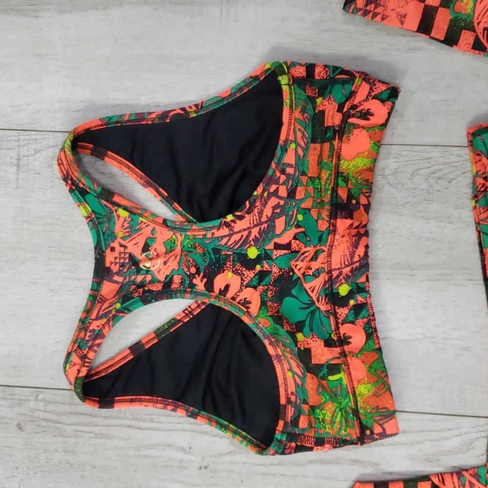 Zumba Fitness Vibrant Leggings and Top Set - Orange and Green - Picture 6 of 7